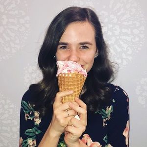 Meet your Posher, Lauren.